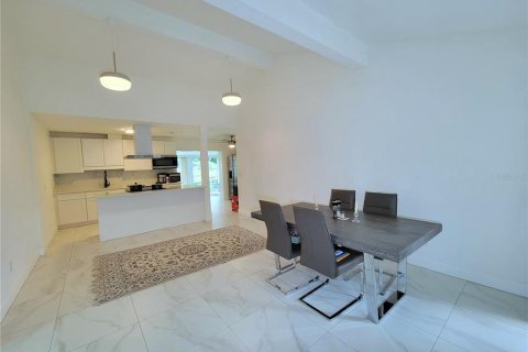 Casa en venta en Kissimmee, Florida, 5 dormitorios, 146.32 m2 № 1900370 - foto 24
