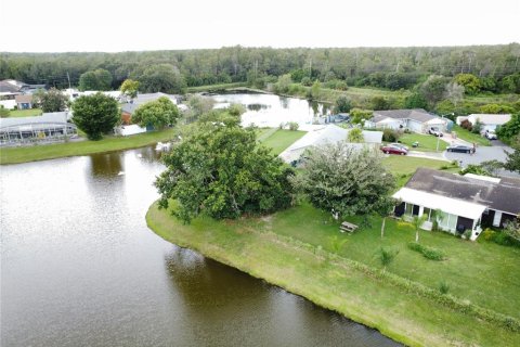 Casa en venta en Kissimmee, Florida, 5 dormitorios, 146.32 m2 № 1900370 - foto 2