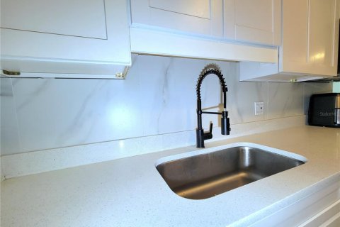 Casa en venta en Kissimmee, Florida, 5 dormitorios, 146.32 m2 № 1900370 - foto 29