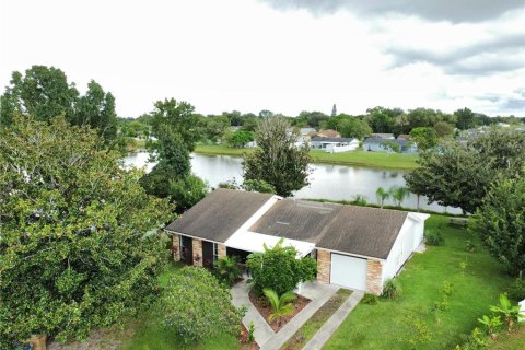 Casa en venta en Kissimmee, Florida, 5 dormitorios, 146.32 m2 № 1900370 - foto 1