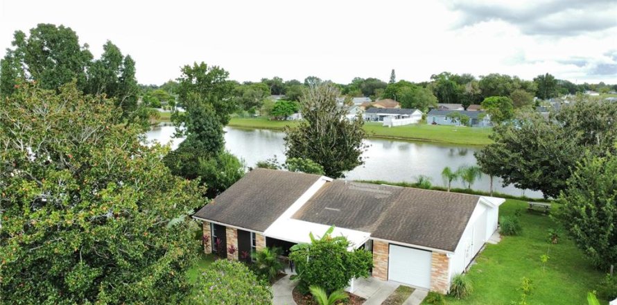 Casa en Kissimmee, Florida 5 dormitorios, 146.32 m2 № 1900370