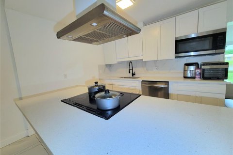 Casa en venta en Kissimmee, Florida, 5 dormitorios, 146.32 m2 № 1900370 - foto 27