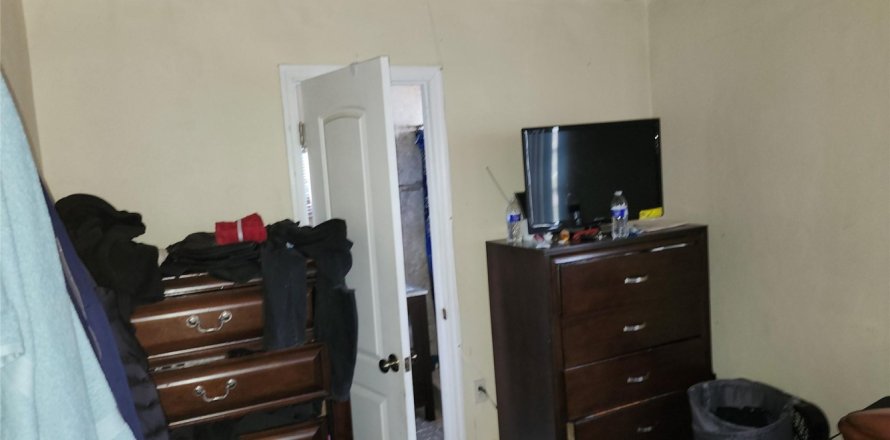 House in Miramar, Florida 3 bedrooms, 132.85 sq.m. № 1182735