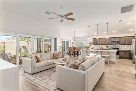 Casa en venta en The Villages, Florida, 3 dormitorios, 172.89 m2 № 1912573 - foto 17