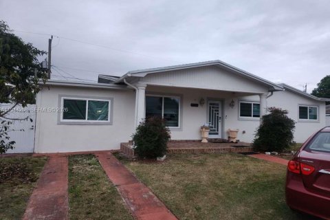 Купить виллу или дом в Майами, Флорида 4 спальни, 143.07м2, № 2001178 - фото 1