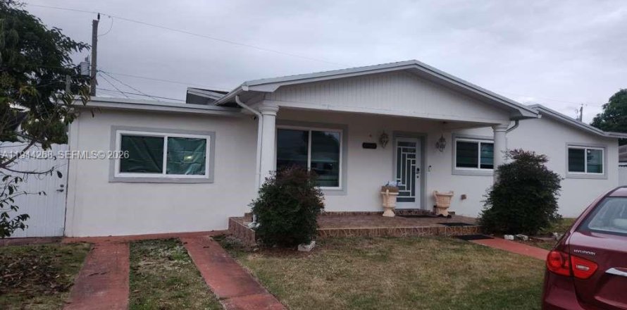 Дом в Майами, Флорида 4 спальни, 143.07м2 № 2001178