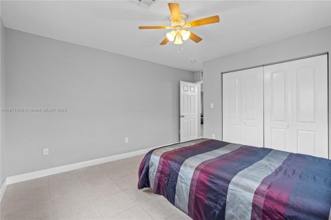 Casa en venta en Miami, Florida, 5 dormitorios, 168.06 m2 № 1925362 - foto 27