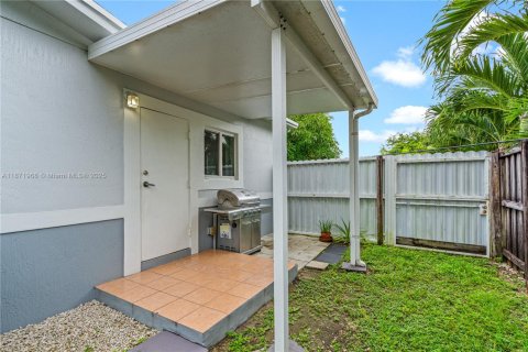 Casa en venta en Miami, Florida, 5 dormitorios, 168.06 m2 № 1925362 - foto 28