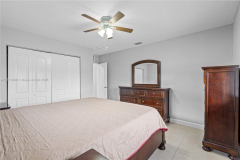 Casa en venta en Miami, Florida, 5 dormitorios, 168.06 m2 № 1925362 - foto 24