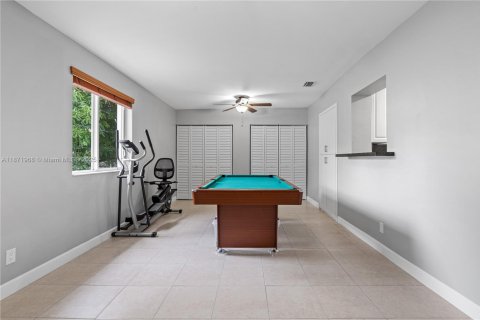 Casa en venta en Miami, Florida, 5 dormitorios, 168.06 m2 № 1925362 - foto 16
