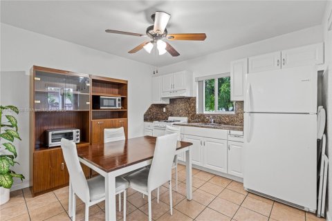 Casa en venta en Miami, Florida, 5 dormitorios, 168.06 m2 № 1925362 - foto 29