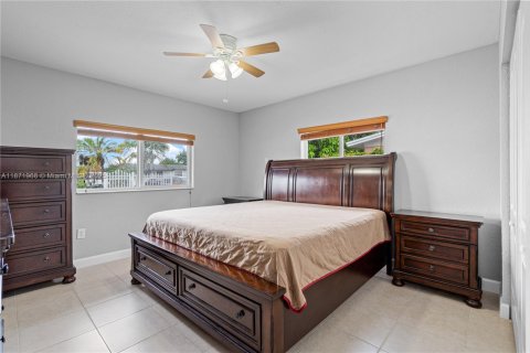 Casa en venta en Miami, Florida, 5 dormitorios, 168.06 m2 № 1925362 - foto 23