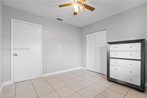 Casa en venta en Miami, Florida, 5 dormitorios, 168.06 m2 № 1925362 - foto 21