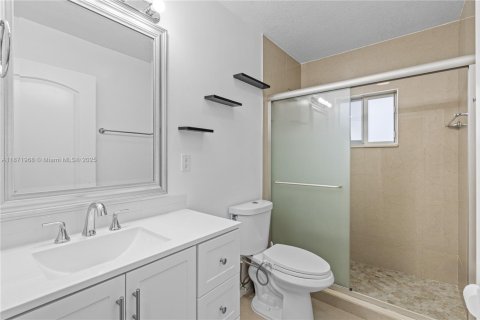 Casa en venta en Miami, Florida, 5 dormitorios, 168.06 m2 № 1925362 - foto 25