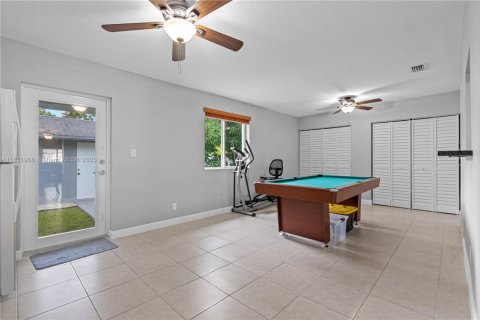 Casa en venta en Miami, Florida, 5 dormitorios, 168.06 m2 № 1925362 - foto 15