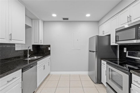 Casa en venta en Miami, Florida, 5 dormitorios, 168.06 m2 № 1925362 - foto 12