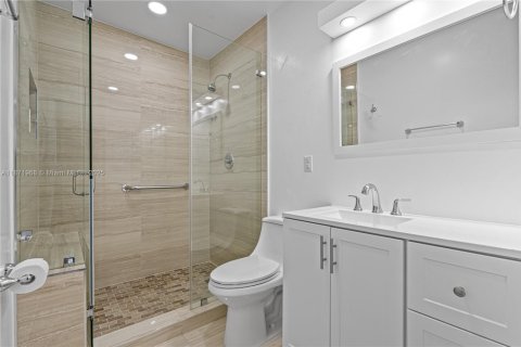 Casa en venta en Miami, Florida, 5 dormitorios, 168.06 m2 № 1925362 - foto 22