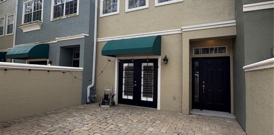 Townhouse in Tampa, Florida 3 bedrooms, 153.1 sq.m. № 2230061