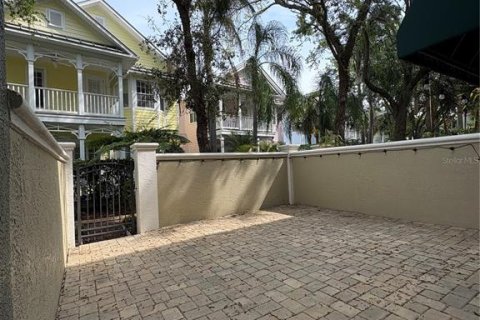 Townhouse in Tampa, Florida 3 bedrooms, 153.1 sq.m. № 2230061 - photo 3