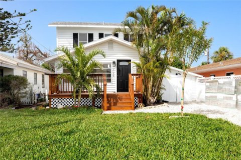 Casa en venta en Madeira Beach, Florida, 3 dormitorios, 124.12 m2 № 1776871 - foto 1