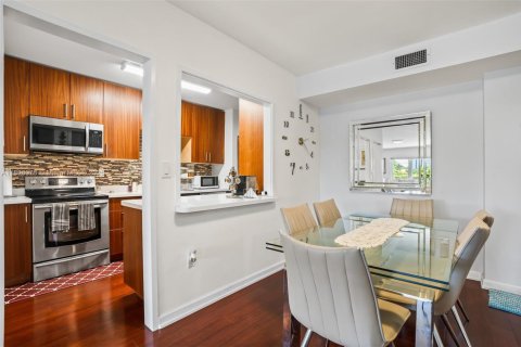 Copropriété à vendre à Miami Shores, Floride: 2 chambres, 107.21 m2 № 1953016 - photo 5