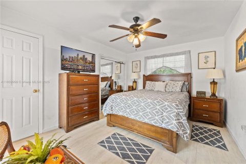 Casa en venta en Pembroke Pines, Florida, 3 dormitorios, 162.3 m2 № 1752531 - foto 13
