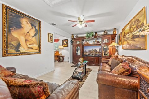 Casa en venta en Pembroke Pines, Florida, 3 dormitorios, 162.3 m2 № 1752531 - foto 4