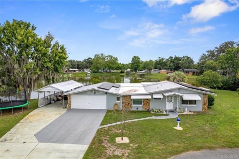House in Inverness, Florida 3 bedrooms, 108.14 sq.m. № 2150978