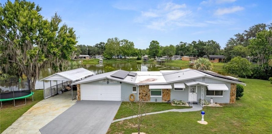 House in Inverness, Florida 3 bedrooms, 108.14 sq.m. № 2150978