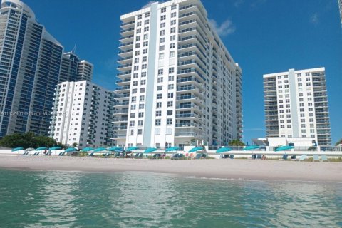 Copropriété à vendre à Hollywood, Floride: 2 chambres, 126.35 m2 № 2274435 - photo 2
