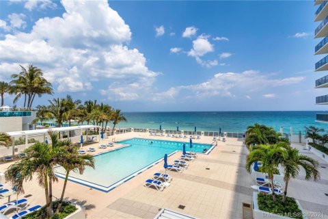Copropriété à vendre à Hollywood, Floride: 2 chambres, 126.35 m2 № 2274435 - photo 4