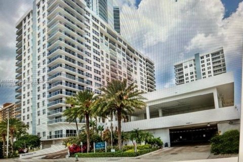 Condo à Hollywood, Floride, 2 chambres  № 2274435