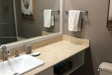 Copropriété à vendre à Hollywood, Floride: 2 chambres, 126.35 m2 № 2274435 - photo 25