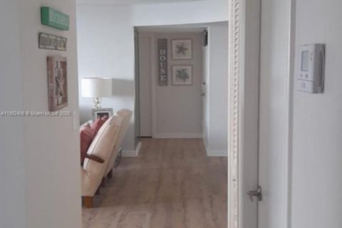 Copropriété à vendre à Hollywood, Floride: 2 chambres, 126.35 m2 № 2274435 - photo 27