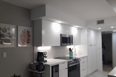Copropriété à vendre à Hollywood, Floride: 2 chambres, 126.35 m2 № 2274435 - photo 30