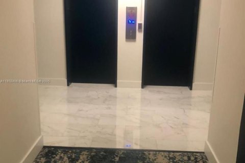 Copropriété à vendre à Hollywood, Floride: 2 chambres, 126.35 m2 № 2274435 - photo 9