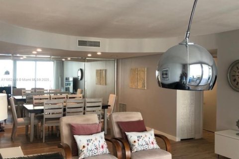 Copropriété à vendre à Hollywood, Floride: 2 chambres, 126.35 m2 № 2274435 - photo 18