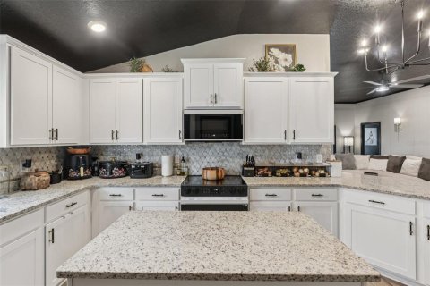 House in Dade City, Florida 4 bedrooms, 207.82 sq.m. № 1919724 - photo 8