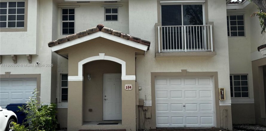 Adosado en Homestead, Florida 3 dormitorios, 153.94 m2 № 1954320