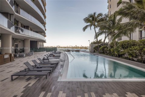 Снять в аренду кондоминиум в Майами, Флорида 2 спальни, 107.86м2, № 1999867 - фото 29