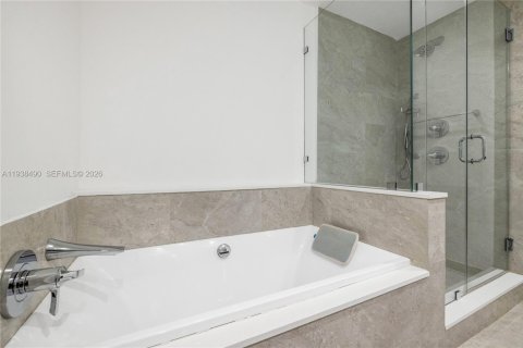 Снять в аренду кондоминиум в Майами, Флорида 2 спальни, 107.86м2, № 1999867 - фото 23