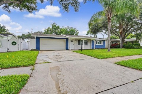 House in Clearwater, Florida 3 bedrooms, 153.01 sq.m. № 2203152 - photo 2