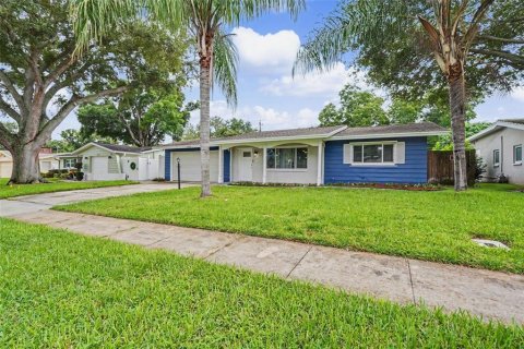 House in Clearwater, Florida 3 bedrooms, 153.01 sq.m. № 2203152 - photo 3