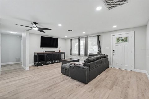 House in Clearwater, Florida 3 bedrooms, 153.01 sq.m. № 2203152 - photo 7