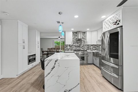 House in Clearwater, Florida 3 bedrooms, 153.01 sq.m. № 2203152 - photo 10