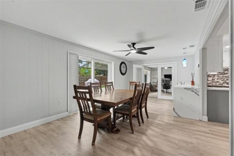 House in Clearwater, Florida 3 bedrooms, 153.01 sq.m. № 2203152 - photo 18
