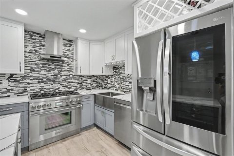 House in Clearwater, Florida 3 bedrooms, 153.01 sq.m. № 2203152 - photo 11