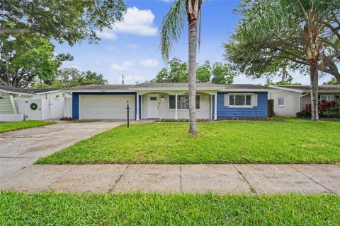 House in Clearwater, Florida 3 bedrooms, 153.01 sq.m. № 2203152
