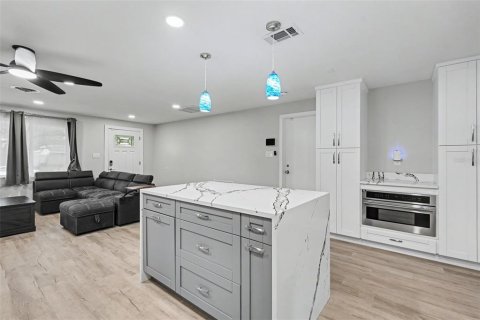 House in Clearwater, Florida 3 bedrooms, 153.01 sq.m. № 2203152 - photo 16
