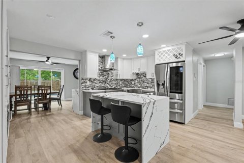 House in Clearwater, Florida 3 bedrooms, 153.01 sq.m. № 2203152 - photo 9